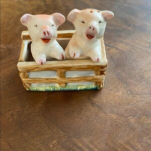 Occupied Japan Pigs Pig Pen Crate Salt & Pepper Shakers 1945-1952